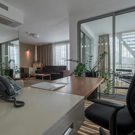 Business Astrum Laus 4* לביצה