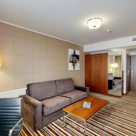 מלון Business Astrum Laus