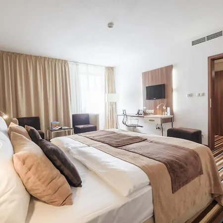Hotel Business Astrum Laus Levice