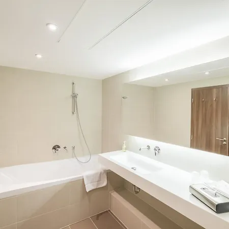 Business Astrum Laus Hotel 4*