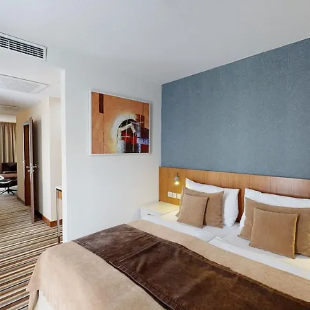 Hotel Business Astrum Laus 4*
