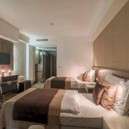 Business Astrum Laus מלון 4*