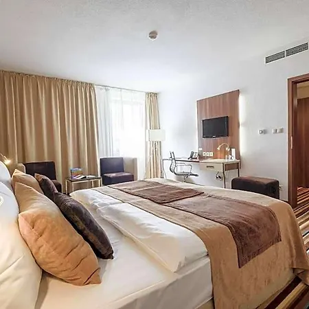Hotel Business Astrum Laus Levice