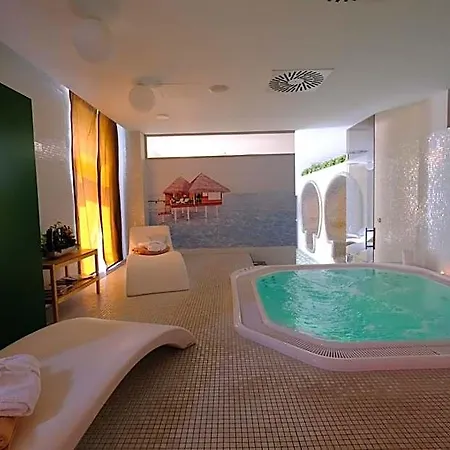 Business Astrum Laus Hotel