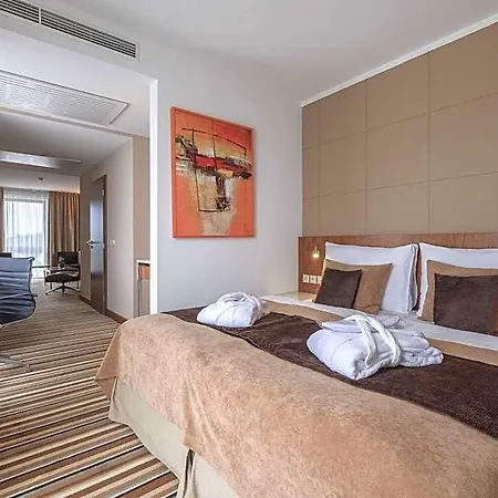 Business Astrum Laus Hotel