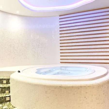 Hotel Business Astrum Laus