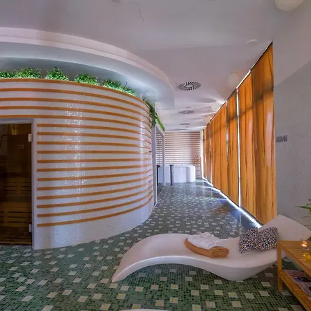 Hotel Business Astrum Laus 4*