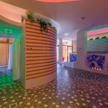 Business Astrum Laus מלון