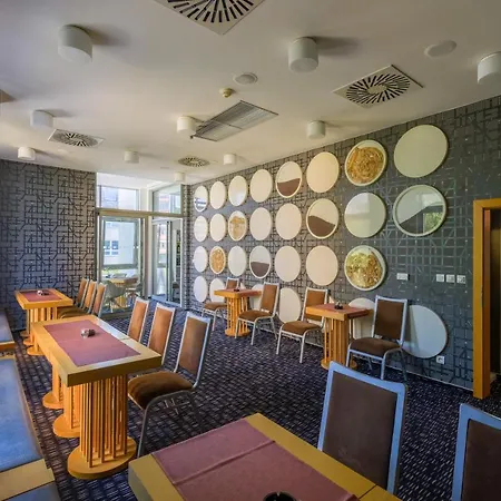 Business Astrum Laus Hotel Levice