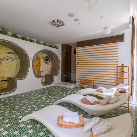 Business Astrum Laus מלון 4*