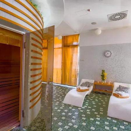 Hotel Business Astrum Laus 4*